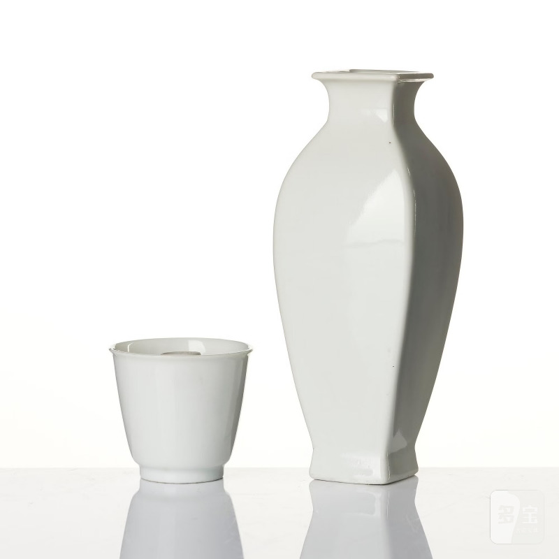 A blanc de chine vase and three cups, - 图11